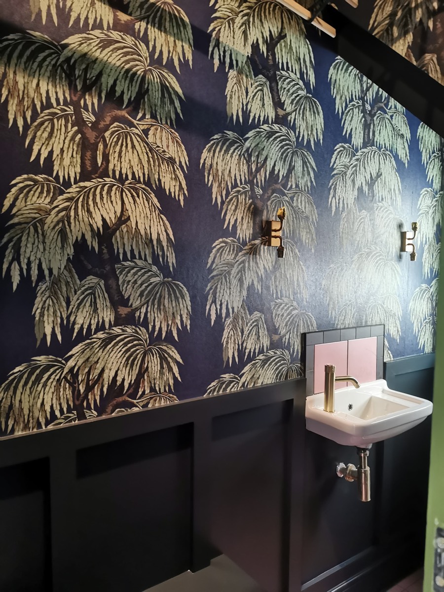 Luxury wallpaper bathroom